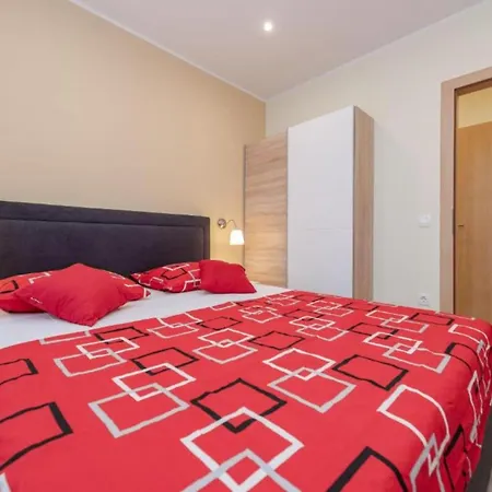 Bra I Premium With Outdoor Pool And Sauna Apartment