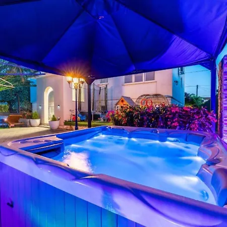 Bra I Premium With Outdoor Pool And Sauna Apartment