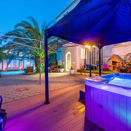 Bra I Premium With Outdoor Pool And Sauna Apartmán Sukošan